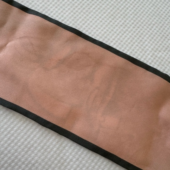 Louis Vuitton, 100% authentic, silk bandeau - Picture 9 of 11